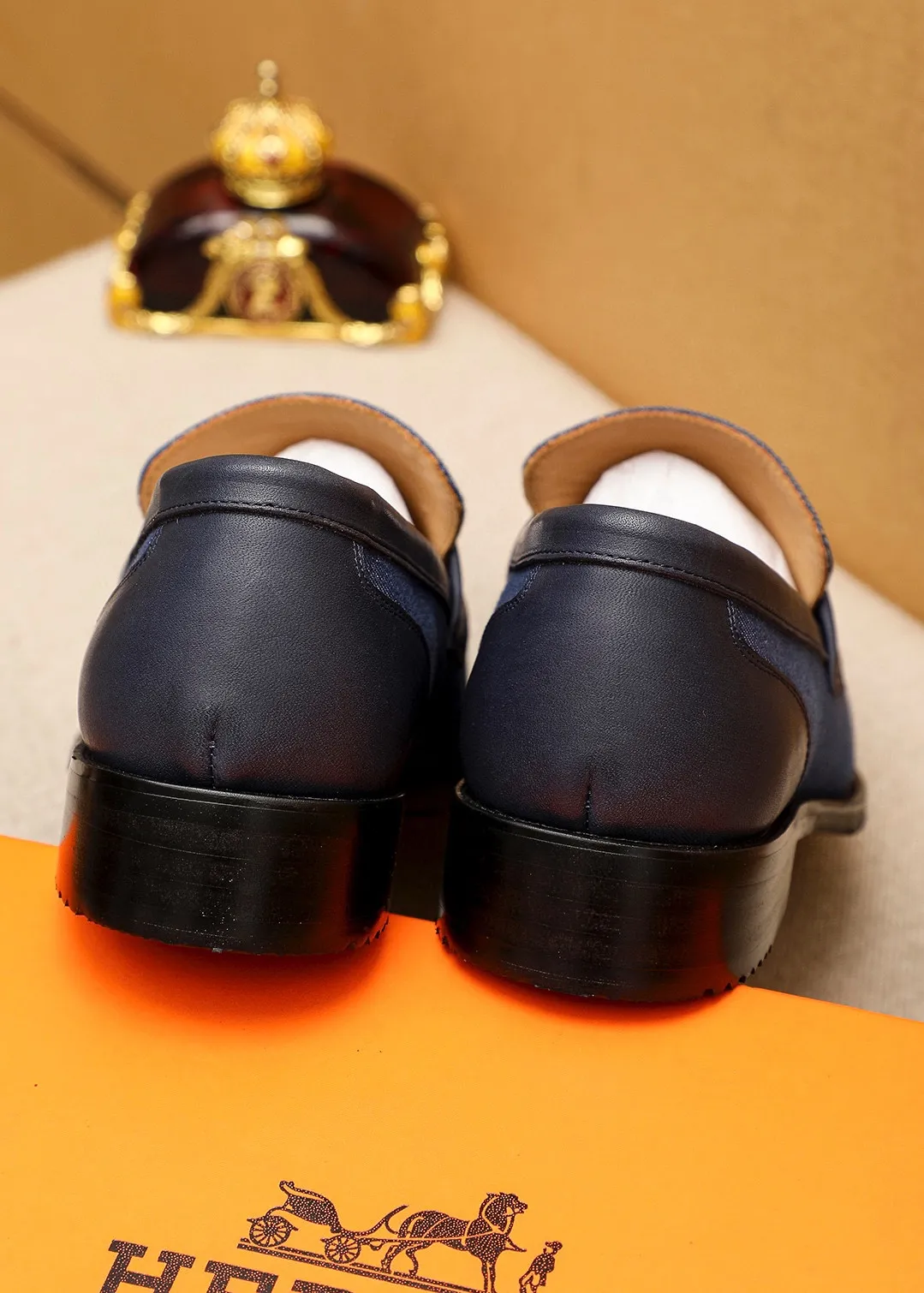 Men's shoes 💰442💐 Product trademark: HERMES "Hermès" casual leather shoes Regular size: 38-44 (45.46.47🉑️customized) Product materials: Selected imported fabric upper + classic hardware buckle, imported water-dyed 🐂 cowhide lining. Strong three-dimensional visual effect, combined outsole Color: 3⃣️colors available
